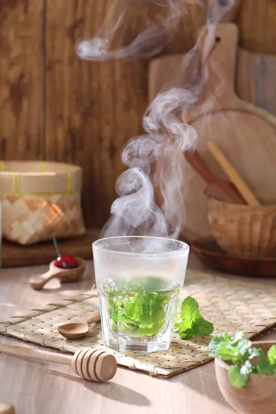 Herbata Liśćmi Mięty Gorącym Napojem — Zdjęcie stockowe