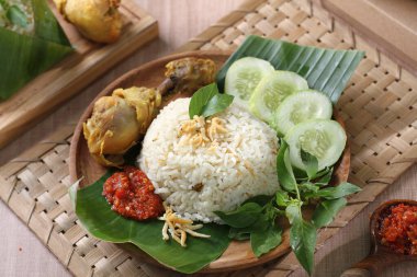 Balık ve sebzeli pilav.