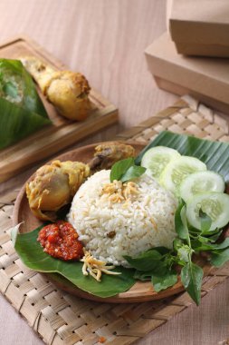 pirinç ve körili tavuk ve pilav.