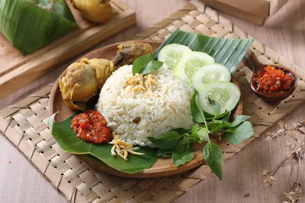 Makanan Indonesia Nasi Dengan Ayam — Stok Foto