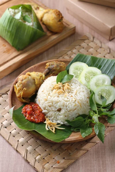 Makanan Indonesia Dan Nasi Goreng Atas Meja — Stok Foto