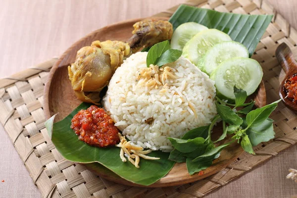 Ryż Kurzym Smażonym Jajkiem Indonezyjskie Jedzenie — Zdjęcie stockowe