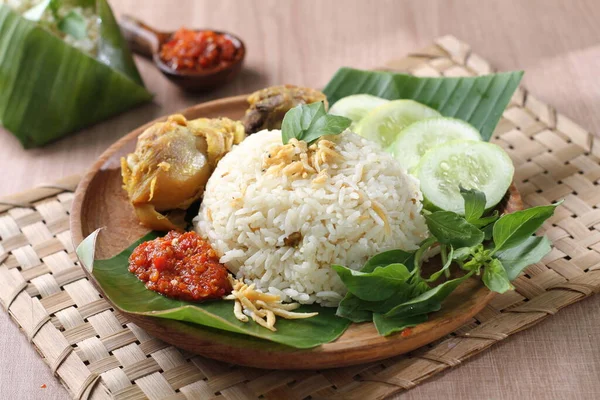 Makanan Indonesia Nasi Indonesia Dengan Ayam Dan Sayuran — Stok Foto