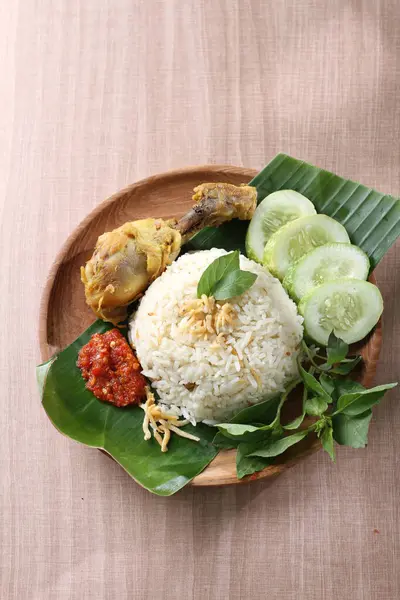 Nourriture Traditionnelle Indonésienne Nourriture Indonésienne Avec Riz Poulet Riz Frit — Photo