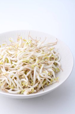 Tabakta turp filizleri.