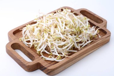 Tahta üzerinde taze doğranmış lahana..