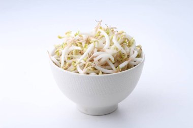 Beyaz arka planda izole edilmiş beyaz lahanalar.