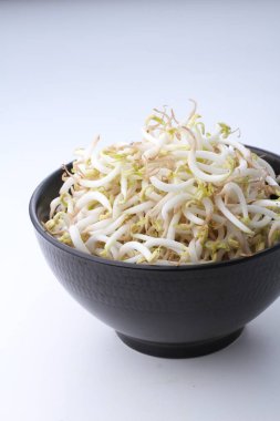 Bir kase salata ve lahana.