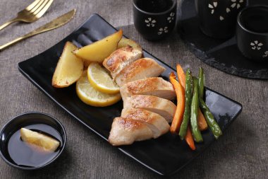 sebzeli ızgara tavuk budu