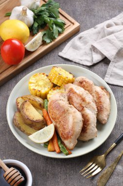 Sebzeli ızgara tavuk