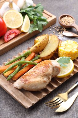 Sebzeli tavuk göğsü