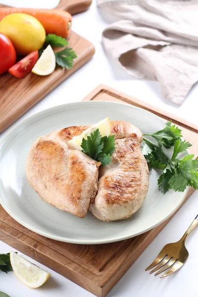 Sebzeli kızarmış tavuk.