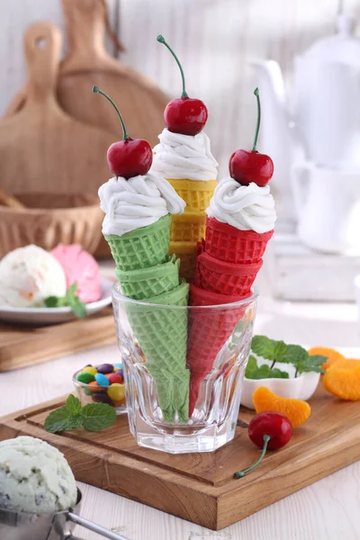 Мороженое Стакане Стакан Свежих Ягод — стоковое фото