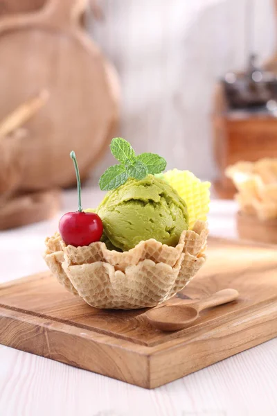 Tasty Ice Cream Fresh Fruits — Stock Photo, Image