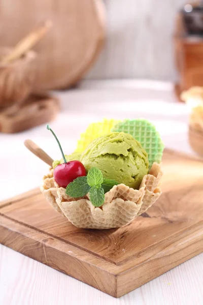 Yeşil Çay Dondurmalı Waffle — Stok fotoğraf