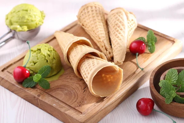 Ice Cream Waffle Mint Chocolate — Stock Photo, Image
