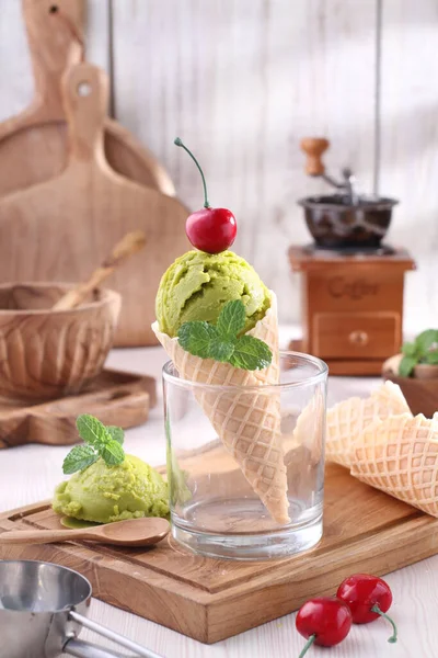 신선한 민트와 아이스크림 — 스톡 사진