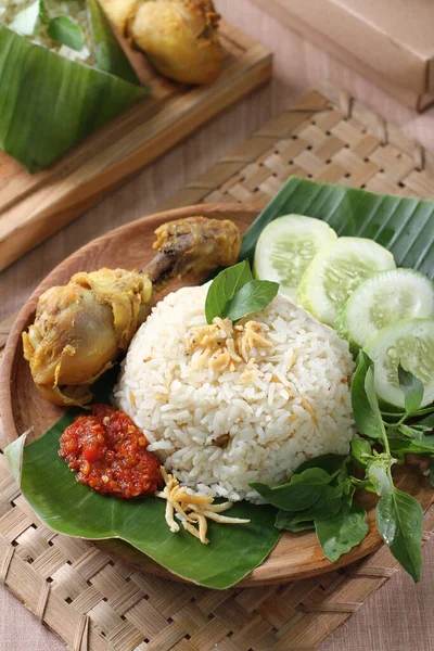Cucina Indonesiana Pollo Riso Con Verdure Salsa — Foto Stock