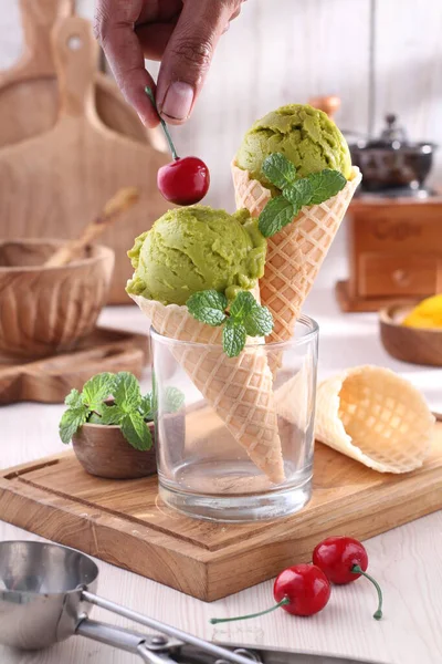 Морозиво Ятою Ягодами — стокове фото