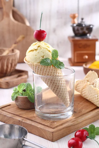 Delicious Ice Cream Wooden Table — Stock Photo, Image