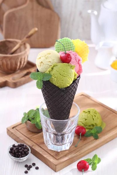 Ice Cream Scoop Fresh Fruits — Stock Photo, Image