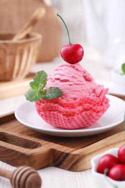 Dondurma. Taze naneli.