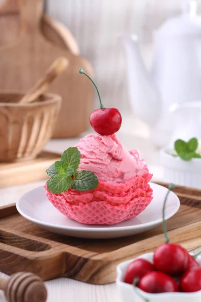 Groseille Rouge Maison Avec Crème Fouettée Menthe Dessert Sain Focus — Photo