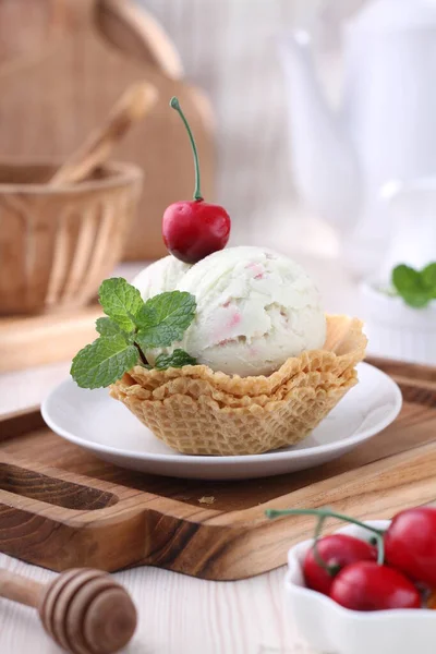 Παγωτό Φράουλα — Φωτογραφία Αρχείου