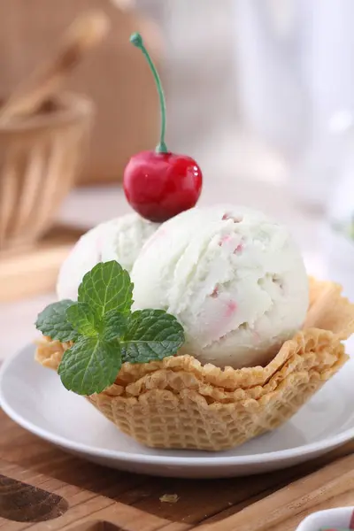 Ice Cream Waffle — Stock Photo, Image