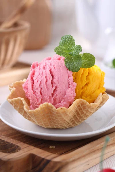 いちごのアイスクリーム — ストック写真