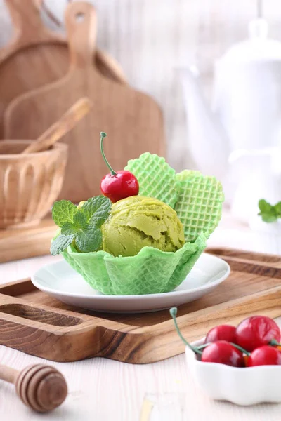 Πράσινο Παγωτό Φρέσκα Φύλλα Δυόσμου — Φωτογραφία Αρχείου