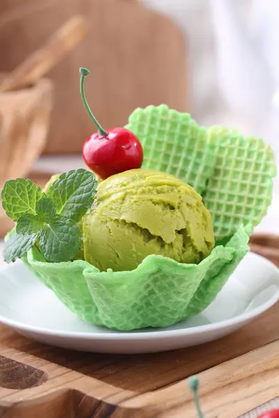 Морозиво Вафельному Конусі — стокове фото
