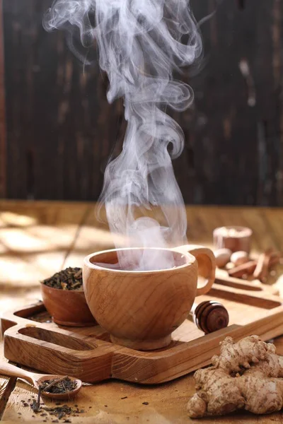 Kávébab Forró Füst Asztalon — Stock Fotó