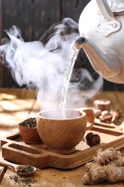 Teaszertartás Teáskanna Egy Csésze Tea Asztalon — Stock Fotó