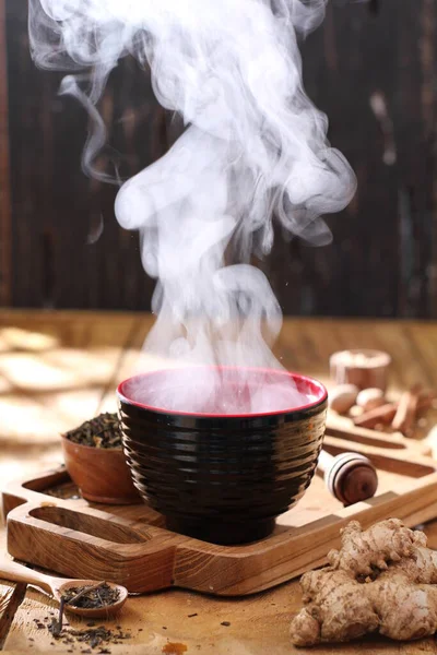 Ázsiai Étel Füst Forró Rizs Tészta Evőpálcikával — Stock Fotó