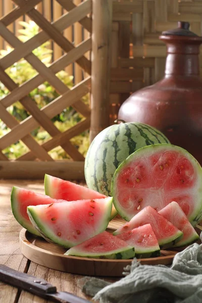 Frische Wassermelone Auf Holzbrett — Stockfoto