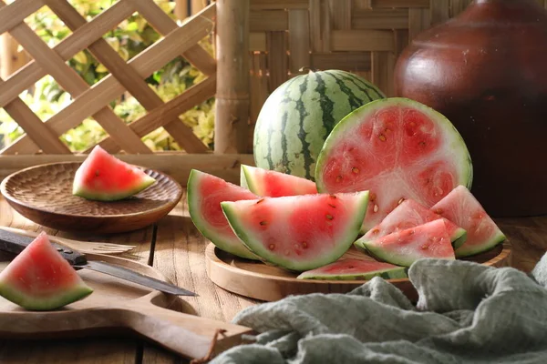 Frische Reife Wassermelone Auf Holztisch Sommerfrucht — Stockfoto