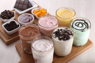 Farklı dondurma çeşitleri.