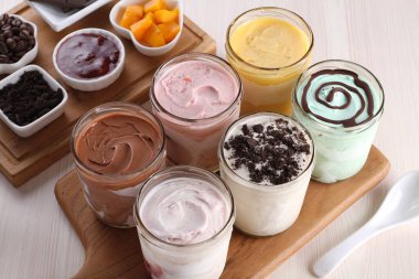 farklı türde milk shake.