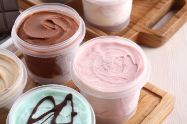 Bir dizi farklı dondurma türü.