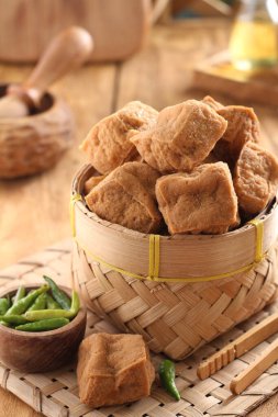 Soya fasulyeli kızarmış tofu.