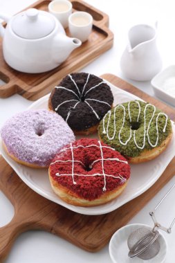 lezzetli donuts ve çay