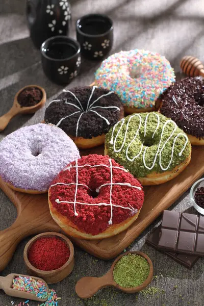 Donuts Coloridos Com Cobertura — Fotografia de Stock