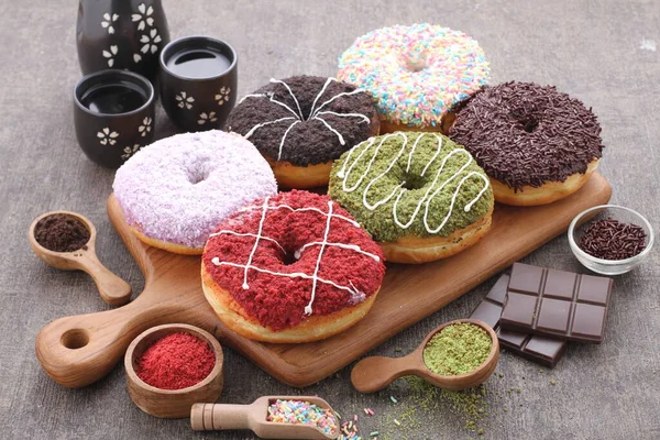 Красочные Пончики Глазурью — стоковое фото