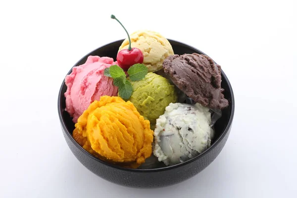 碗中的冰淇淋 — 图库照片