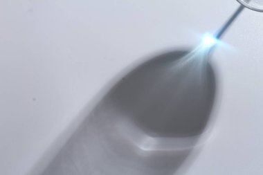 Pipette bir damla serum. yüksek kaliteli fotoğraf