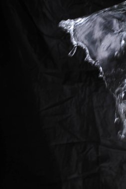 Siyah arkaplanda beyaz buz