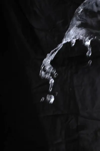 Сплеск Води Чорному Тлі — стокове фото