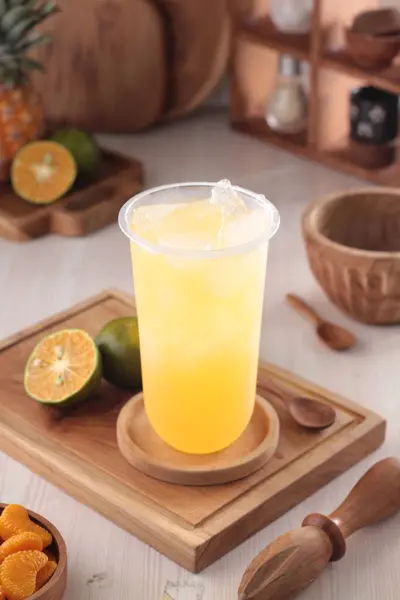mango juice in glass