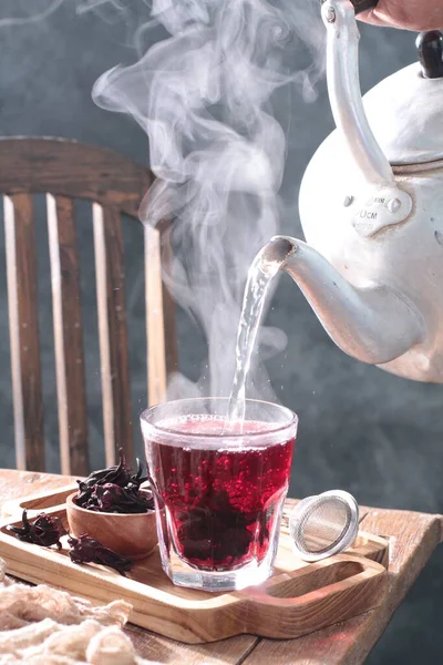 Heißer Tee Auf Altem Hintergrund — Stockfoto